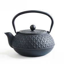 Teekanne aus Gusseisen mit