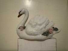 Gerold Porzellan: Schwan mit Rosenelementen