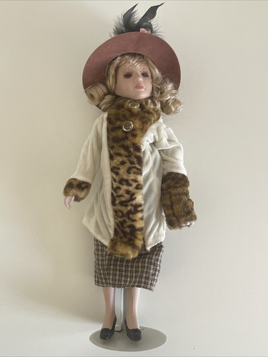 Porzellanpuppe blond braune