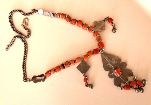 Kette silber mit - mit, korallen?