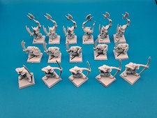 Warhammer Plastik 16 ORKS Bogen Schwert Axt grundiert Games Workshop gut