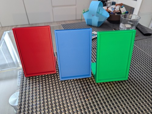Aufsteller rot blau und - rot,, grün