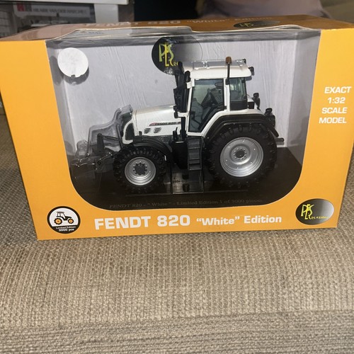 Fendt 820 white - 1.33, "white