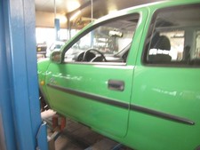 TÜR Vorn Links (2/3-Türer) Opel Corsa 12V B Farbe grün apfelgrün Y371 Limousine