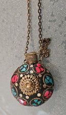 Alter Parfüm Flakon als Anhänger mit Kette