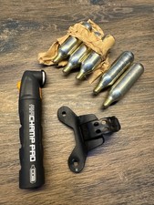 SKS Airchamp Pro CO2 Fahrradpumpe mit 5 CO2-Kartuschen 16 g und Halter