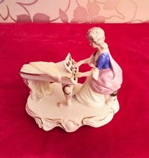 Elegante Porzellanfigur: Dame