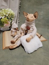 Sphynx Katze mit Vogel Puppe