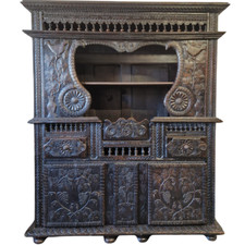 Antiker gotischer Schrank Buffetschrank massive Eiche Schnitzereien 17. Jh.