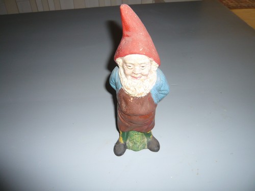 Alter gartenzwerg aus ton - alter,