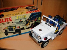 Riesiger Police Jeep ** T.N -