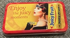 Wrigleys Juicy Fruit Sammeldose mit 12 Päckchen je 5 Streifen MHD abgelaufen