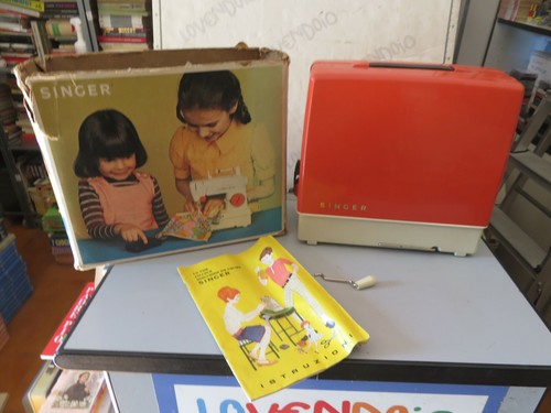 Die kleine nähmaschine singer - nähmaschine,