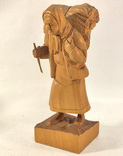 handgeschnitzte Figur Bäuerin Kiepe Holzfigur Erzgebirge Schnitzerei Volkskunst