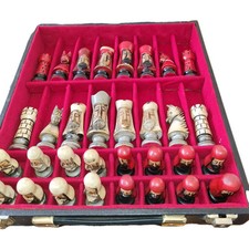 SCHACHFIGUREN IM KOFFER HOLZ