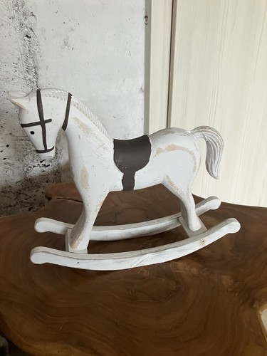 Schaukelpferd aus holz - aus,