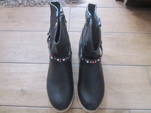 Stiefeletten mit lochmuster - mit,
