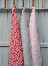 Krasilnikoff Geschirrtücher 3 D Herzen in 3 Farben Rot Grau Rosa Baumwolle 50x70