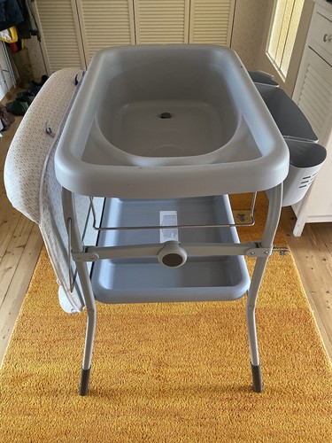 Wickeltisch mit badewanne - wickeltisch,