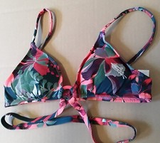 JETTE Triangel-Bikini mit trendigem Zierbändchen Gr. 32 A Körbchen bunt