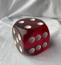 Großer alter Würfel Kunstharz rot  4,7 x 4,7 cm 139 Gramm