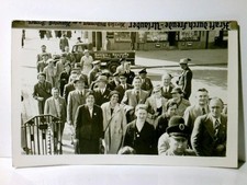 Bremen ?. Alte Ansichtskarte / Postkarte s/w. Alter o.A., Gruppe von Frauen und 