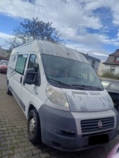 Weißer Transporter Fiat