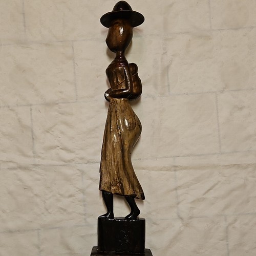 Elegante handgeschnitzte