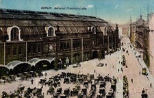 BERLIN-Bahnhof Friedrichstrasse-Colorkarte-ungelaufen-ca1910-Taxi,Droschke,Pferd