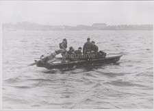 Groß Foto, junge Burschen in Uniform auf einem Sturmboot (MJ-03)