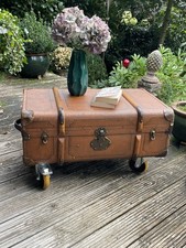 Couchtisch Tisch aus altem, antiken Koffer