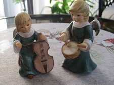 GOEBEL Weihnacht, Engel / 2 Figuren, wunderschön in grünem Gewand ! TOP