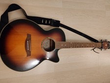 Ibanez Halbakoustik Gitarre mit Verstärkeranschluss und Tuner