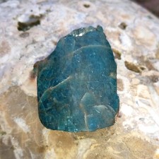 blauer Apatit 0,15Kg Rohstein