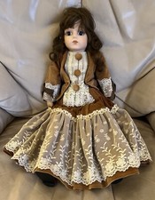 Große Künstlerpuppe