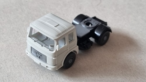 Lot 1239 eine - , man