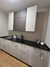 Küchenblock Neu + Granitarbeitsplatte und E-Geräte / 263,5 m Ausstellungsküche