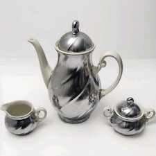 Altes schönes Set Kanne