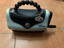 Sizzix Texture Boutique Prägemaschine – Handtaschen-Design, hellblau, manuell