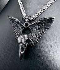 Rabe Totenkopf Flügel