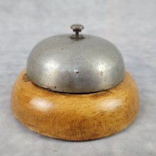 1 original Vintage  Tischklingel Rezeptionsklingel Druckauslöser Holzfuß