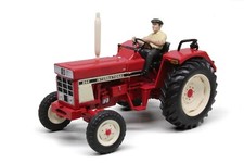 MODELL TRAKTOR  INTERNATIONAL IHC 644 OHNE ALLRAD 1:32 TRECKER SCHLEPPER FAHRER
