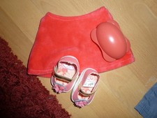 Total süßer Babyborn Rock in koralle mit passenden Schuhe und Haarbürste