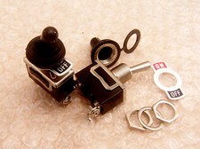 2 KFZ Kippschalter Umschalter Ein-Aus ca 10A 230V Spritz-Wasserdicht Schutzkappe