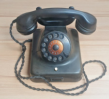 Altes Telefon mit Wählscheibe