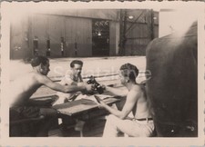 Foto, Vorpostenboot V 1507 Bier Anstoßen Pier 1944 Le Havre FRA (MJ-41)1025