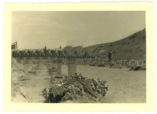 Orig. Foto Grab 22.ID Soldaten in Friedhof FEODOSIA Krim Russland 1942