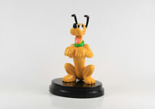 Pluto Hund Sockel === Walt