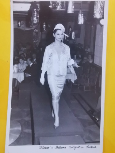 Foto zeigt eine modenschau - eine, im