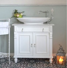 Landhaus-Waschtisch mit Marmorplatte Waschbeckenunterschrank im Landhausstil